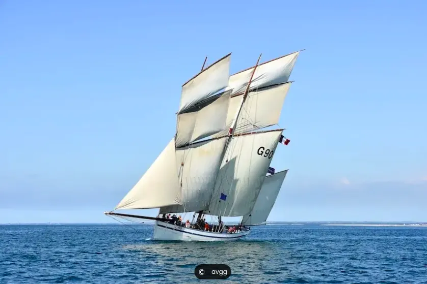 La bisquine La Granvillaise sous voiles